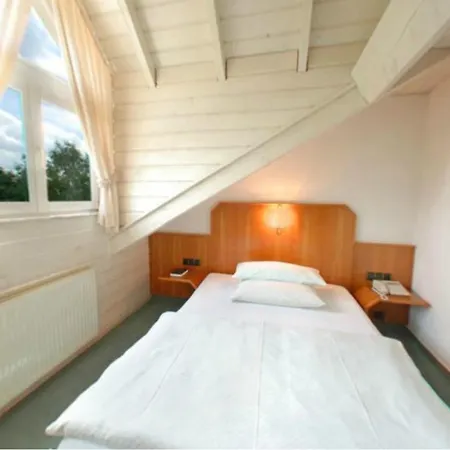 Boblinger Haus 3* بوبلنغ